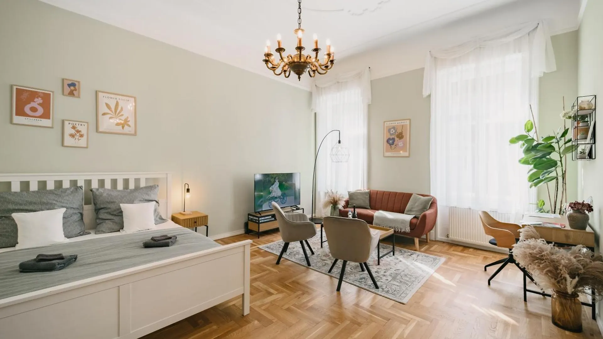 Contacts de Grand Budapest Residence